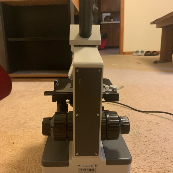 Student Microscope - Picture 3 of 6